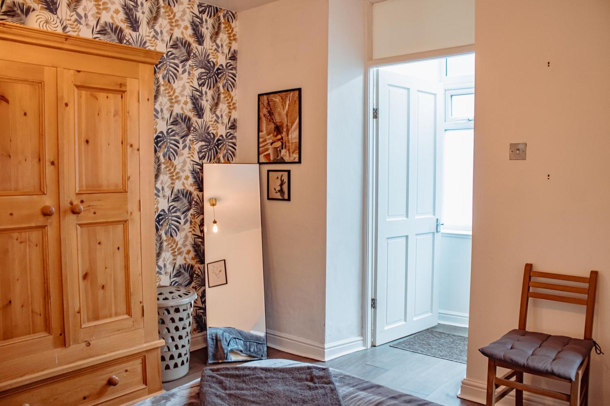 Spacious Flat With Free Parking Apartment Харогейт Екстериор снимка