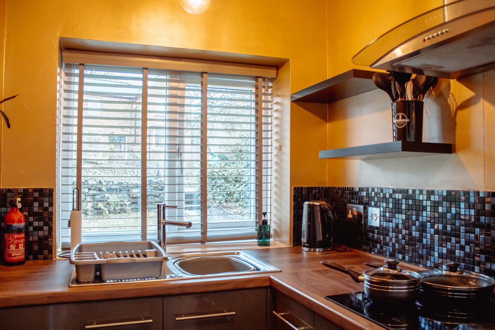 Spacious Flat With Free Parking Apartment Харогейт Екстериор снимка