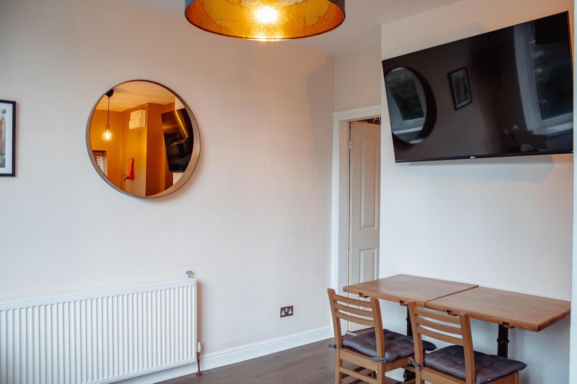 Spacious Flat With Free Parking Apartment Харогейт Екстериор снимка