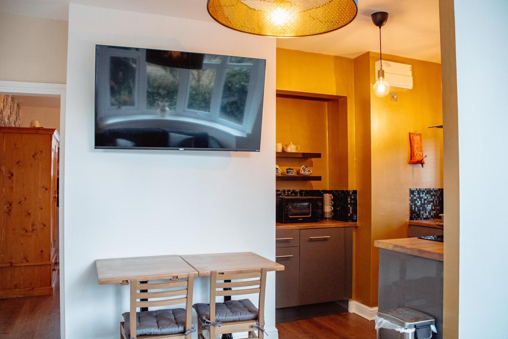 Spacious Flat With Free Parking Apartment Харогейт Екстериор снимка